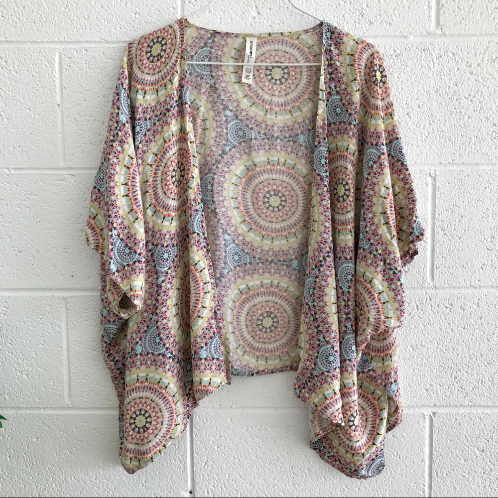 ⭐️Kaleidoscope Bohemian Kimono by Bethany Mota - Picture 7 of 7