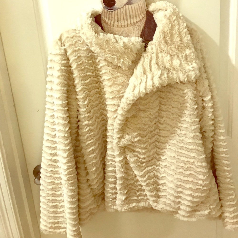 Feminine and sensual: Patagonia soft short jacket