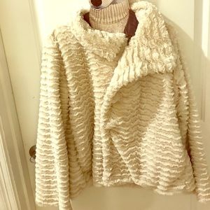 Feminine and sensual: Patagonia soft short jacket