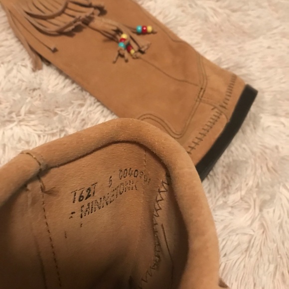 NWOT* Minnetonka Fringe Boho Boots 🌸 - Picture 2 of 5
