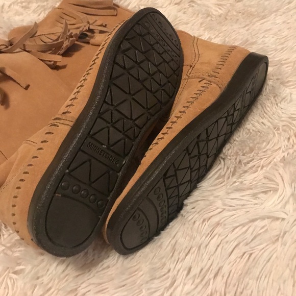 NWOT* Minnetonka Fringe Boho Boots 🌸 - Picture 3 of 5
