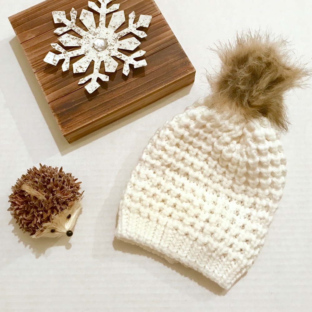 ✨PM Editor Share | ivory textured knit beanie