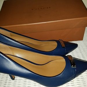 Coach pumps