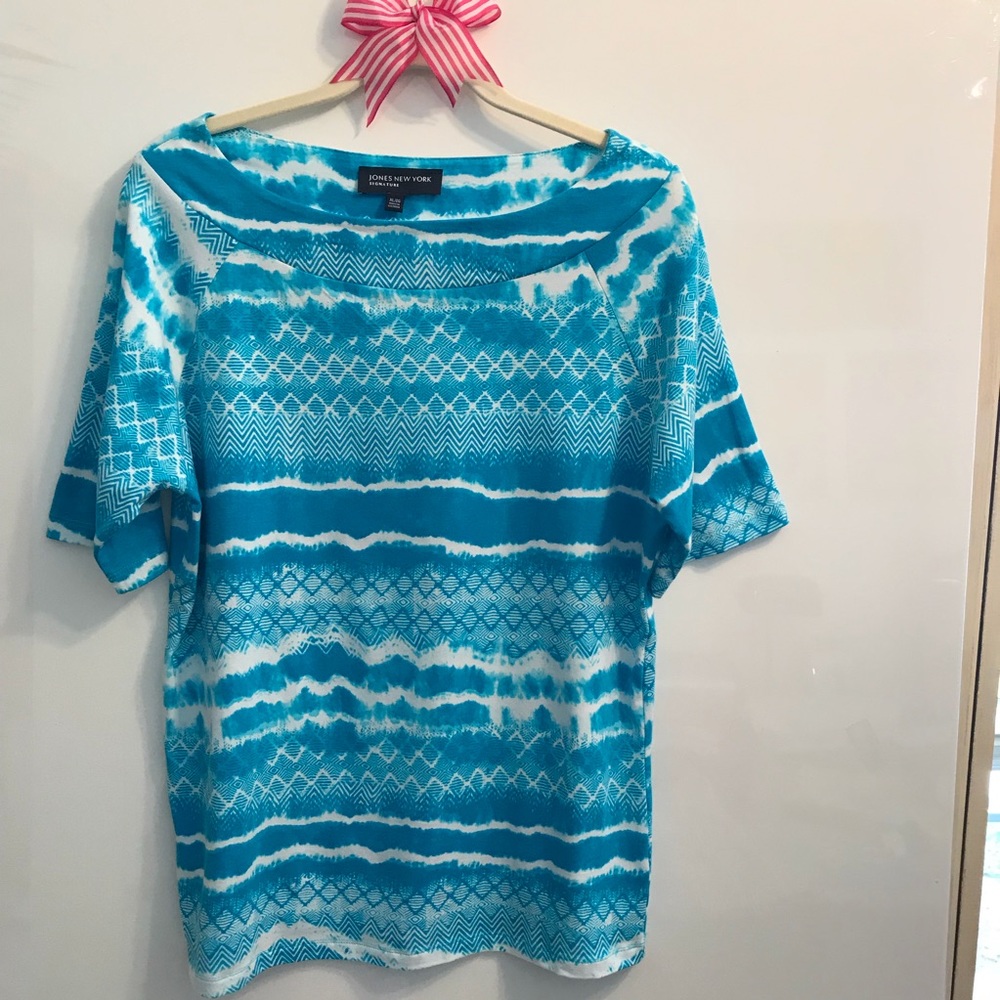 Scoop neck top