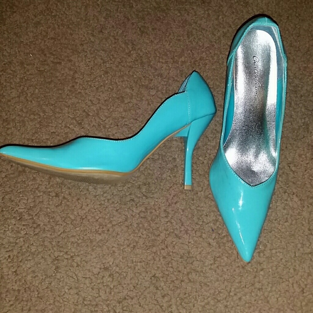 Pointed toe heels