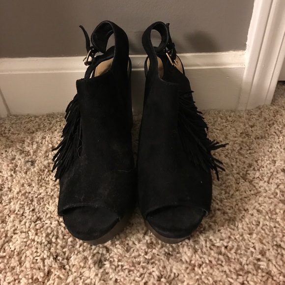 Black fringe wedge shoe - Picture 1 of 2