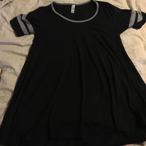 Black and grey perfect tee. leggings material