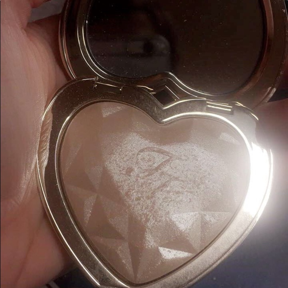Too faced blinded by the light highlighter