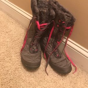 Girls size 5 snow boots