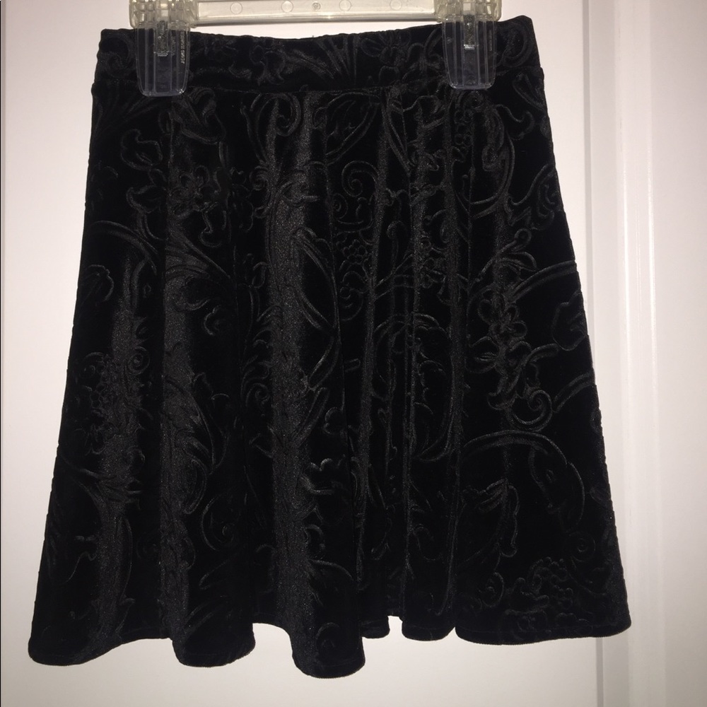Velvet skater skirt with flower details