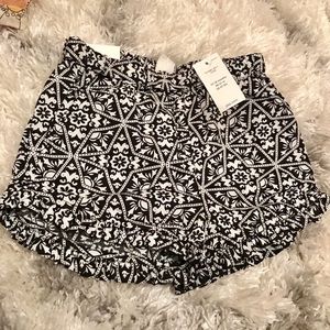 NWT Baby Gap ruffle shorts 12-18 mos