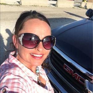 Meet your Posher, Deana