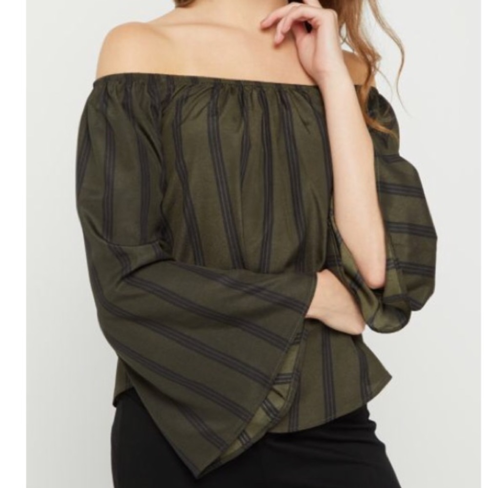 Off shoulder rue 21 army green and black blouse