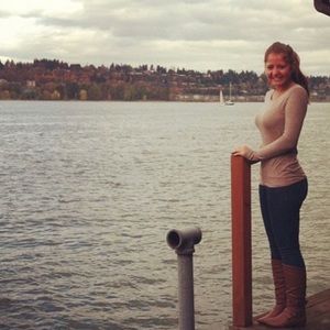 Meet your Posher, Delia