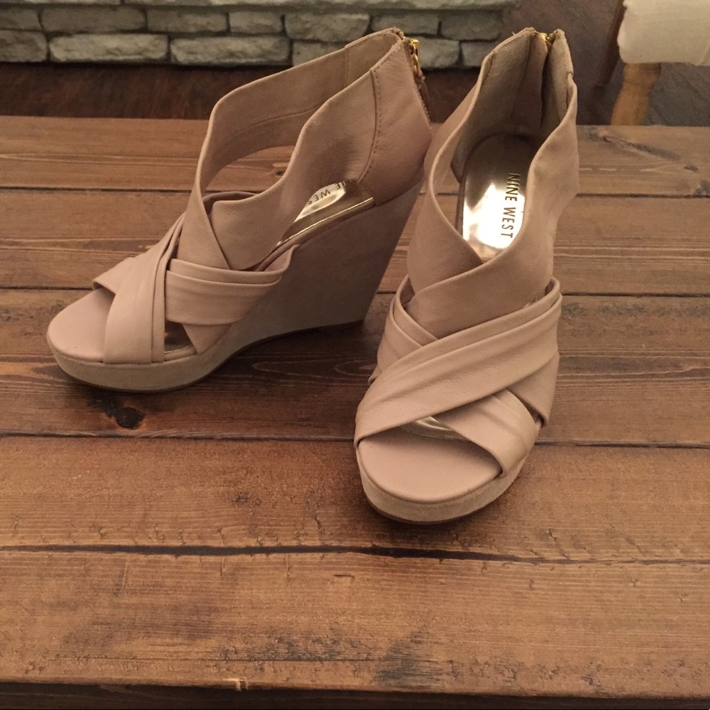 Wedge heel suede leather shoe