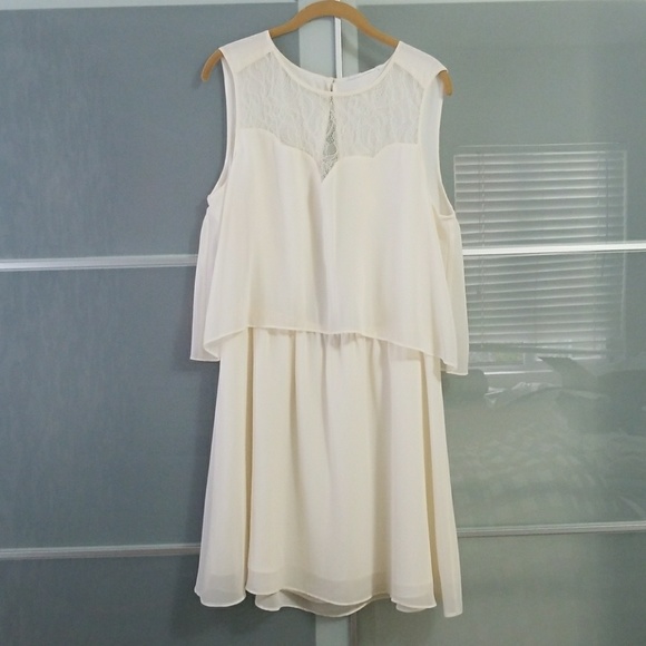 Backless Dress - Picture 1 of 4