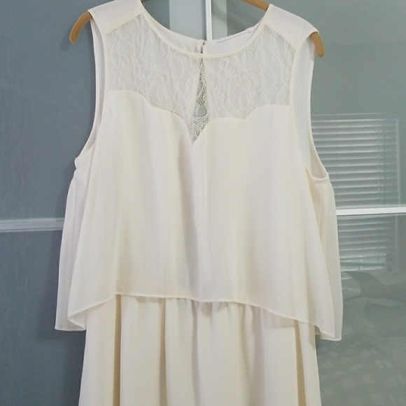 Backless Dress - Picture 2 of 4