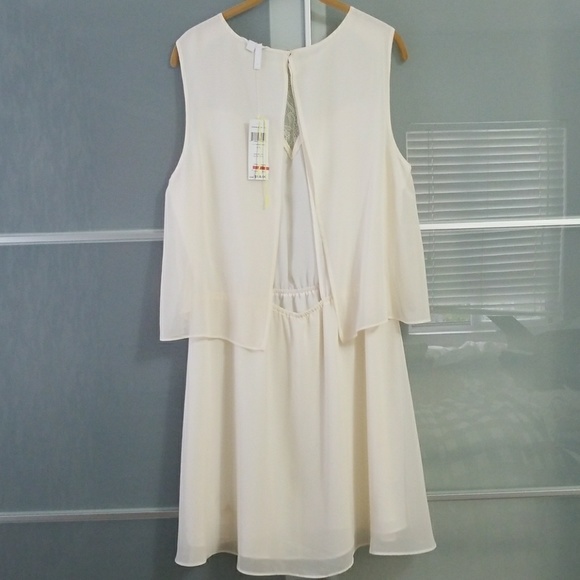 Backless Dress - Picture 3 of 4