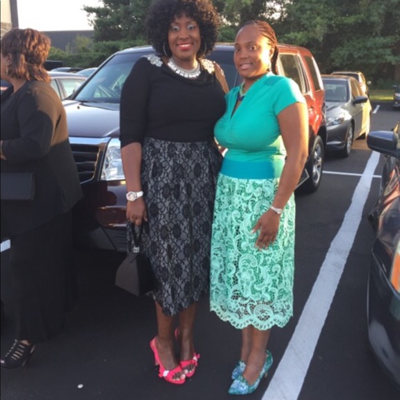 Women's One of a Kind Medium Mint Green Lace Skirt - Picture 2 of 2