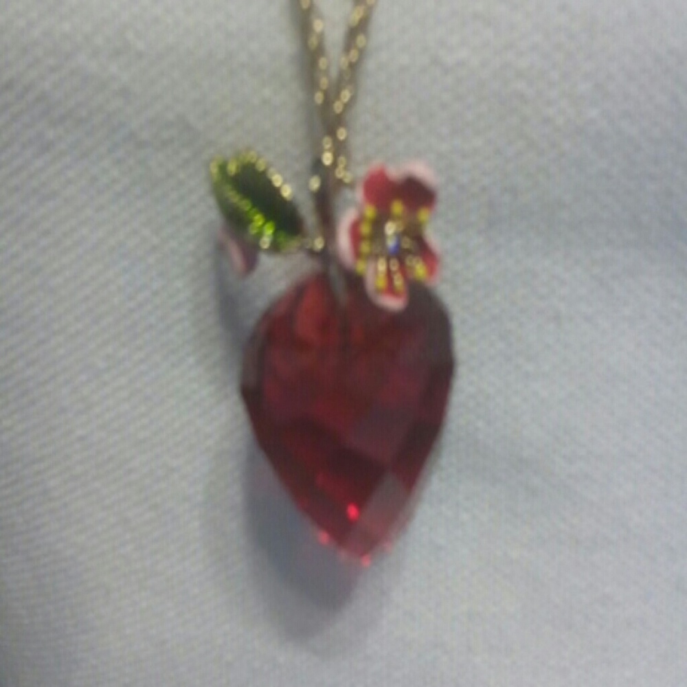 BETSEY JOHNSON PENDANT NECKLACE