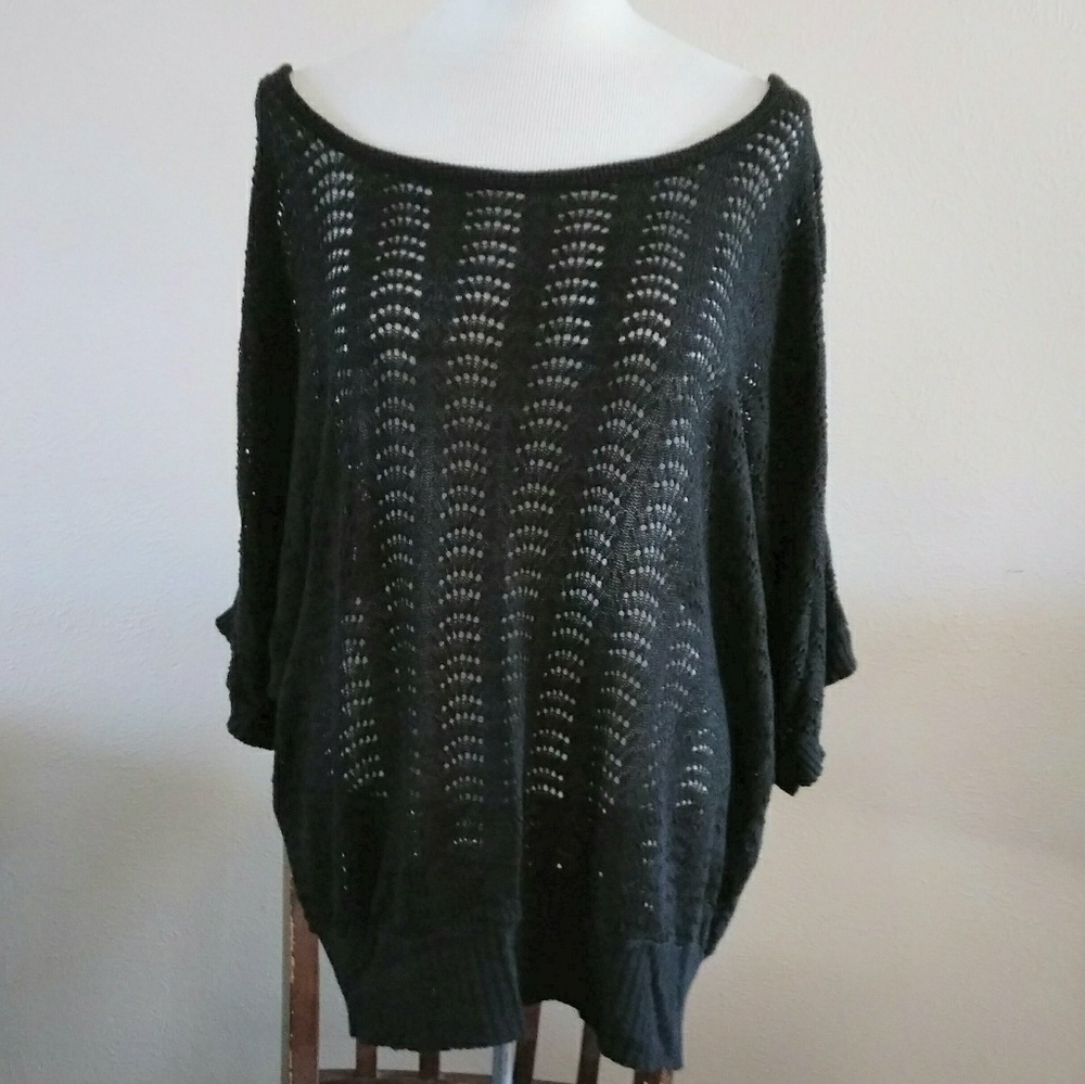 Destination Maternity black short sleeved sweater