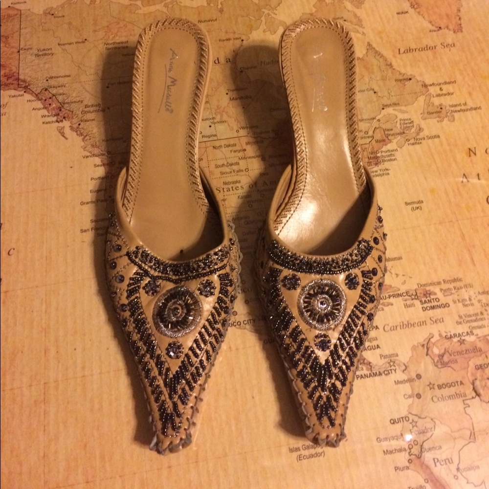 Indian style low heel dress shoe