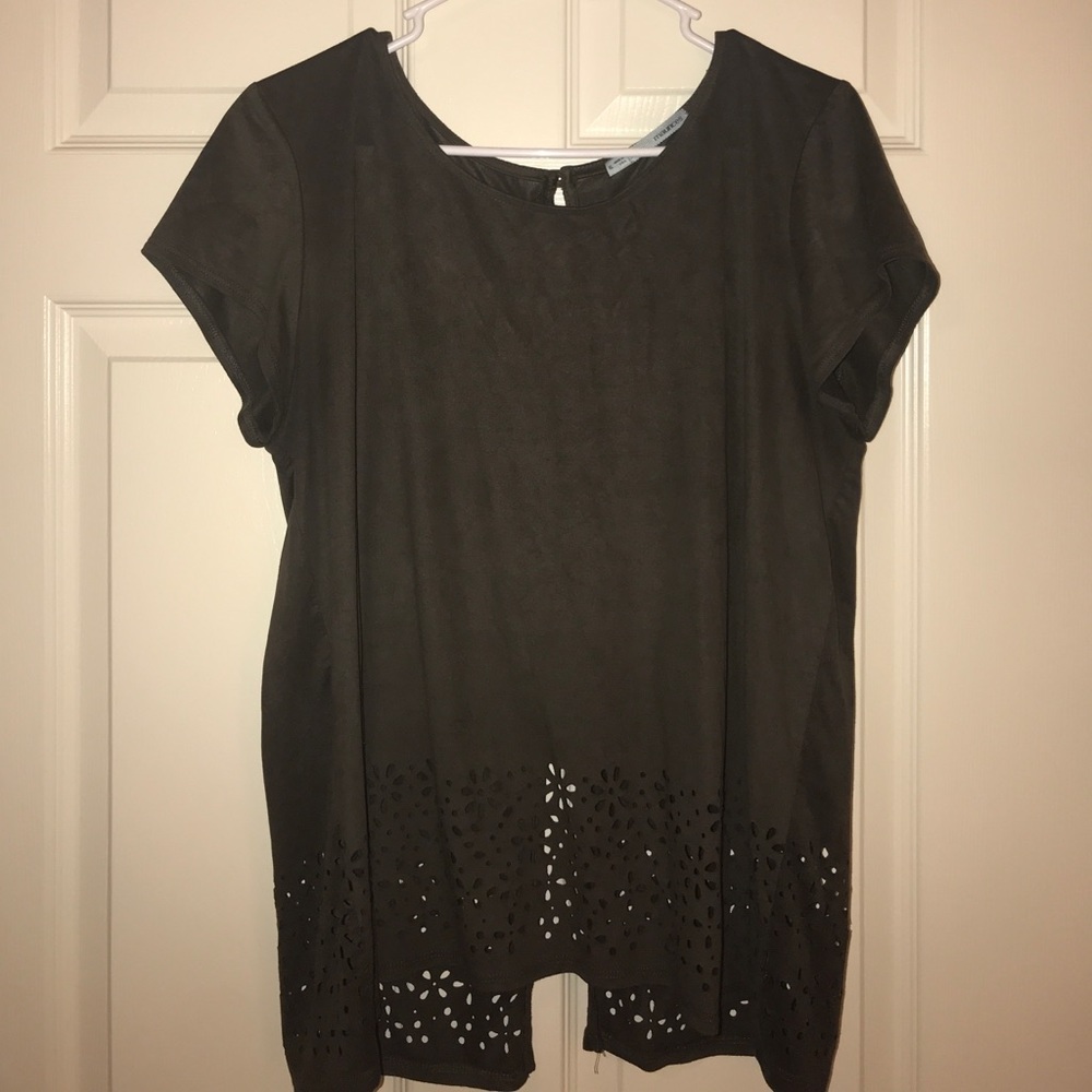 MAURICES velvet top