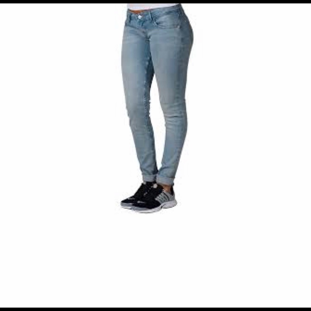 Levi 524 skinny BNWT size 27