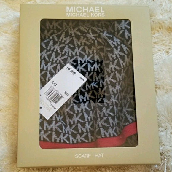 Michael Kors scarf and hat set - Picture 2 of 2