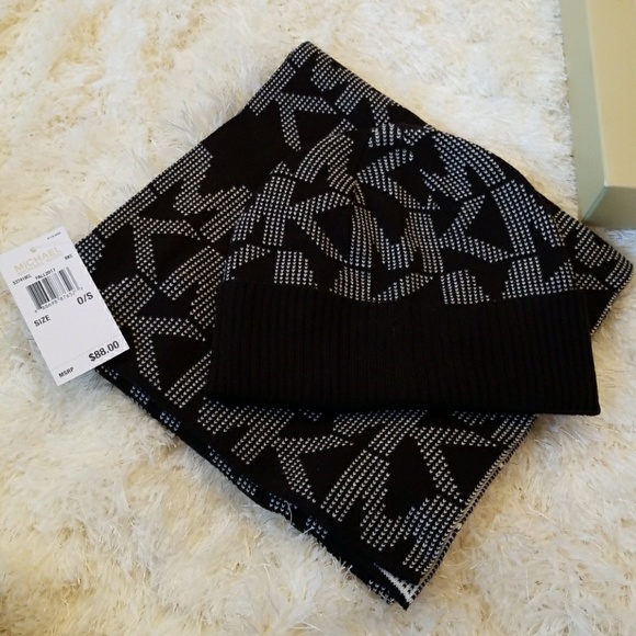 SALE PRICE FIRM - MICHAEL KORS SCARF & HAT set - Picture 2 of 3