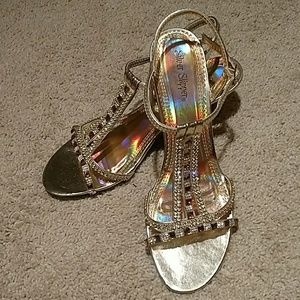 Dazzling, gold heels!  Size 8