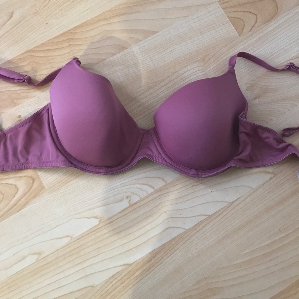 Used 32D Victoria’s Secret Pink Bra