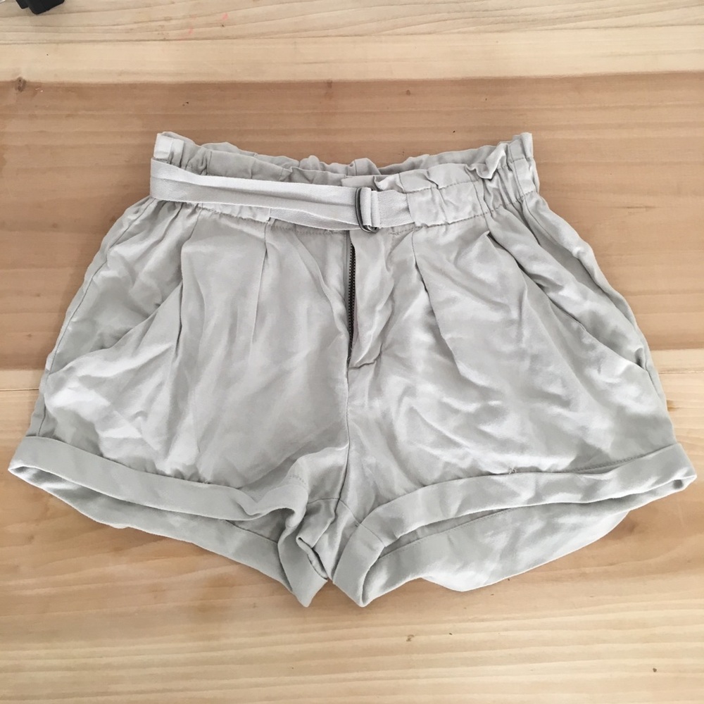 Aritzia // Talula Flouncy Gray Shorts