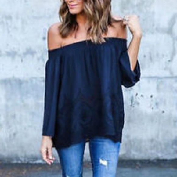 Tops - Black off the shoulder w/lace