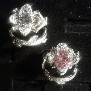 Vu " Wrapped In Petals Rings "