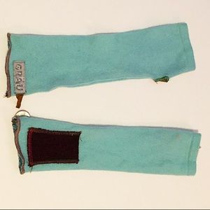 NWOT Cashmere Blue Fingerless Gloves
