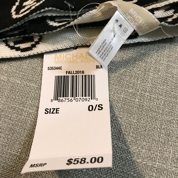 ❗️SOLD❗️NWT Michael Kors Monogram Reversible Scarf - Picture 2 of 5