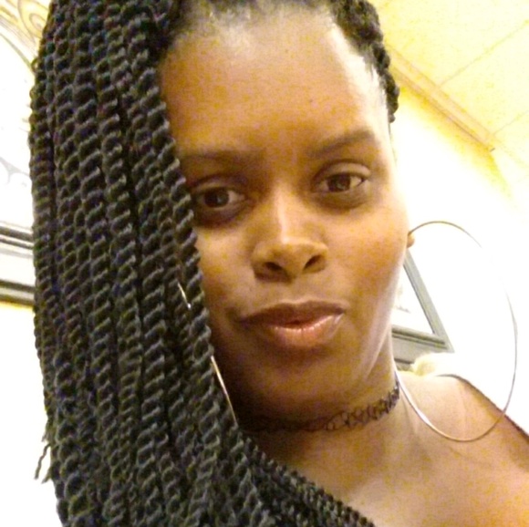 Meet your Posher, Cynthia - Picture 1 of 1