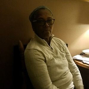 Meet your Posher, Lois