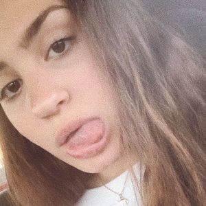 Meet your Posher, Chloe