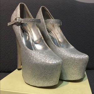 Silver glitter platform pumps