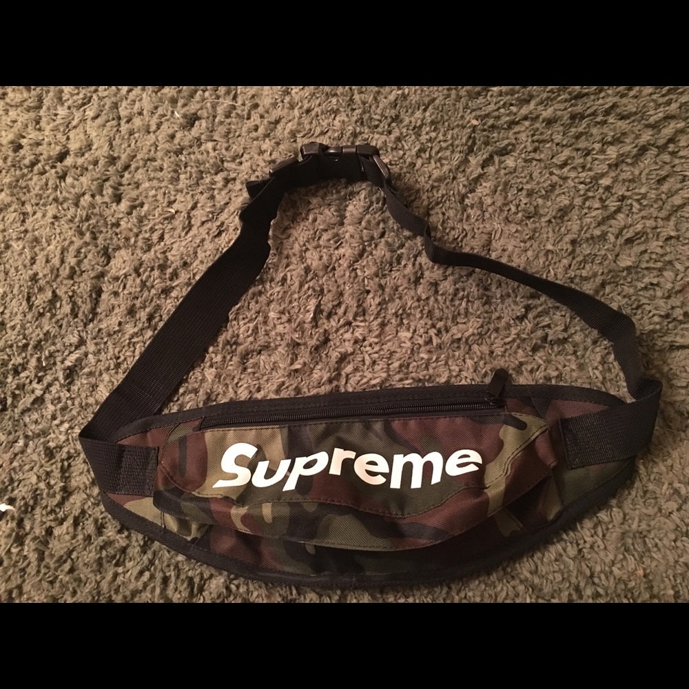 🚨 SOLD 🚨Supreme camo fanny pack