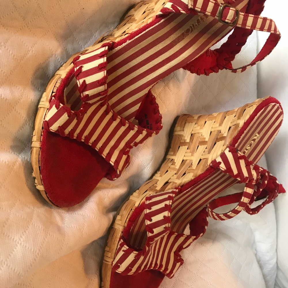 Red and white striped wedges