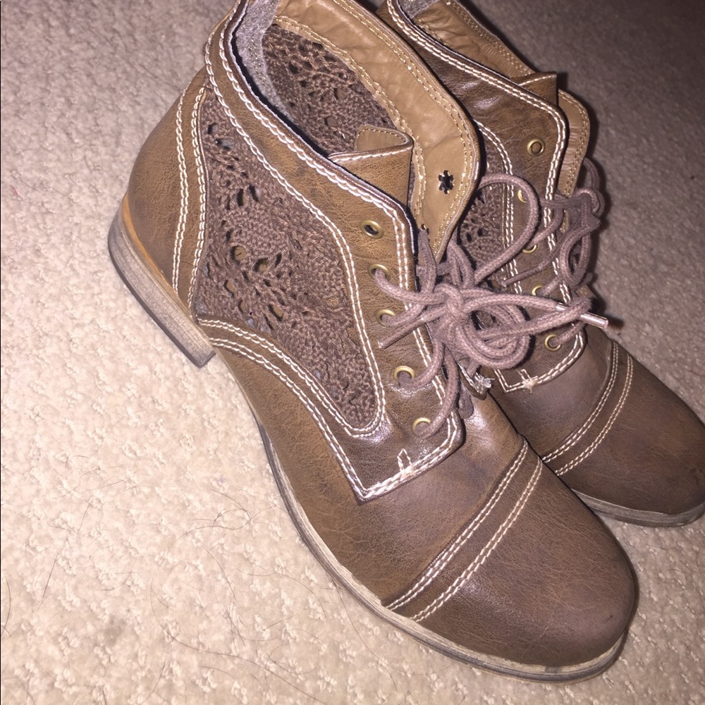 Short brown lace boots