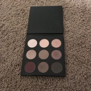 Studio makeup eye shadow palette
