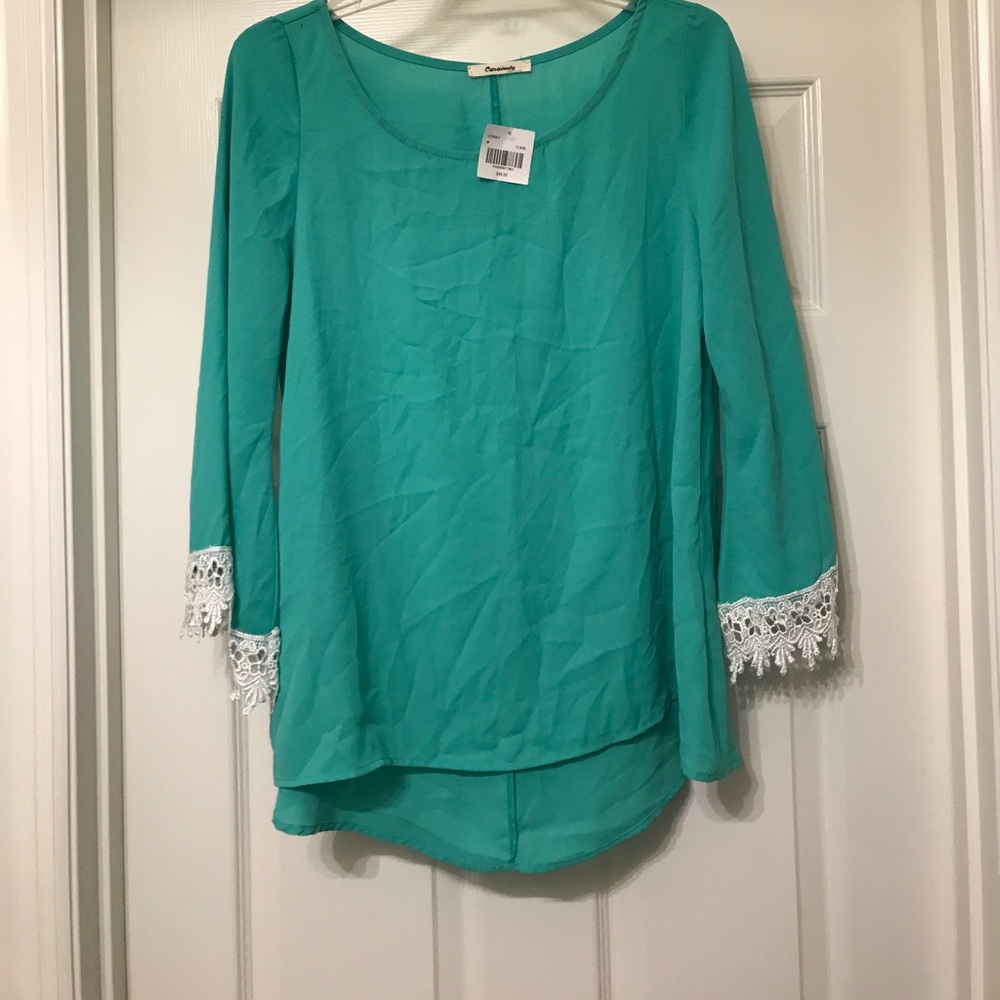 Caramela top with detailed sleeves