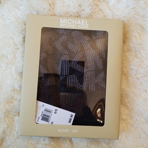 MICHAEL KORS SCARF&HAT SET GRAY - Picture 2 of 3