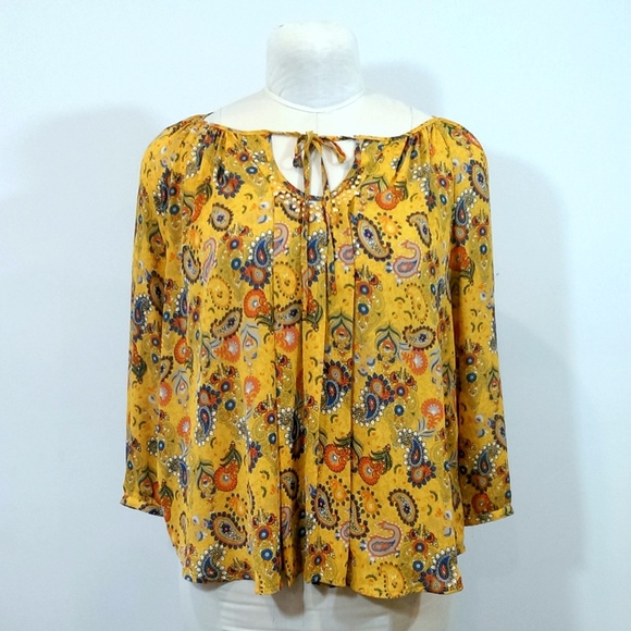 Vera Wang Tops - Princess Vera Wang Blouse with loose sleeves