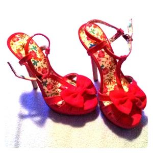 Shi by Journeys red open toe Women's Heels