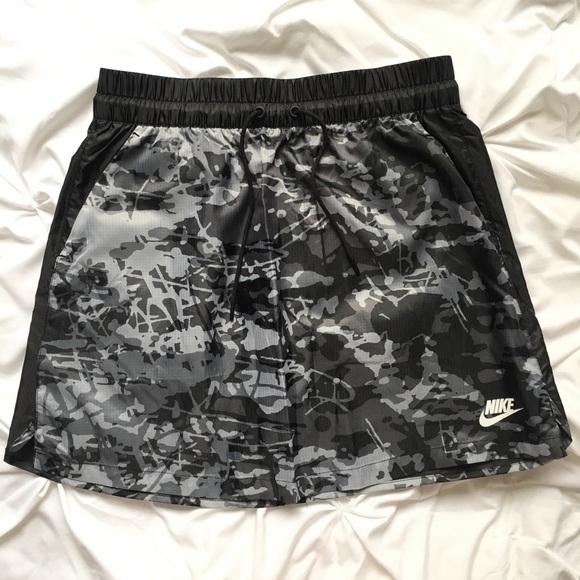 Women's Nike Woven Day Skirt - Picture 2 of 7